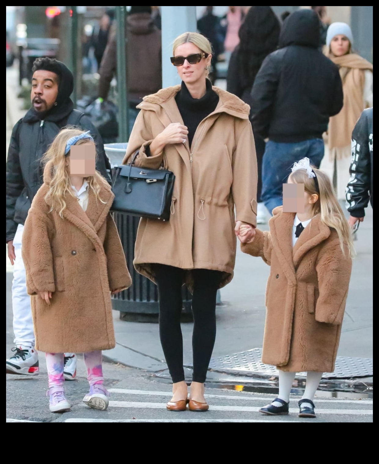 Urban Elegance Ceļvedis elegantu ansambļu veidošanai pilsētā 2 Pilsētas elegance: virzieties pilsētas ainavā stilīgos ansambļos