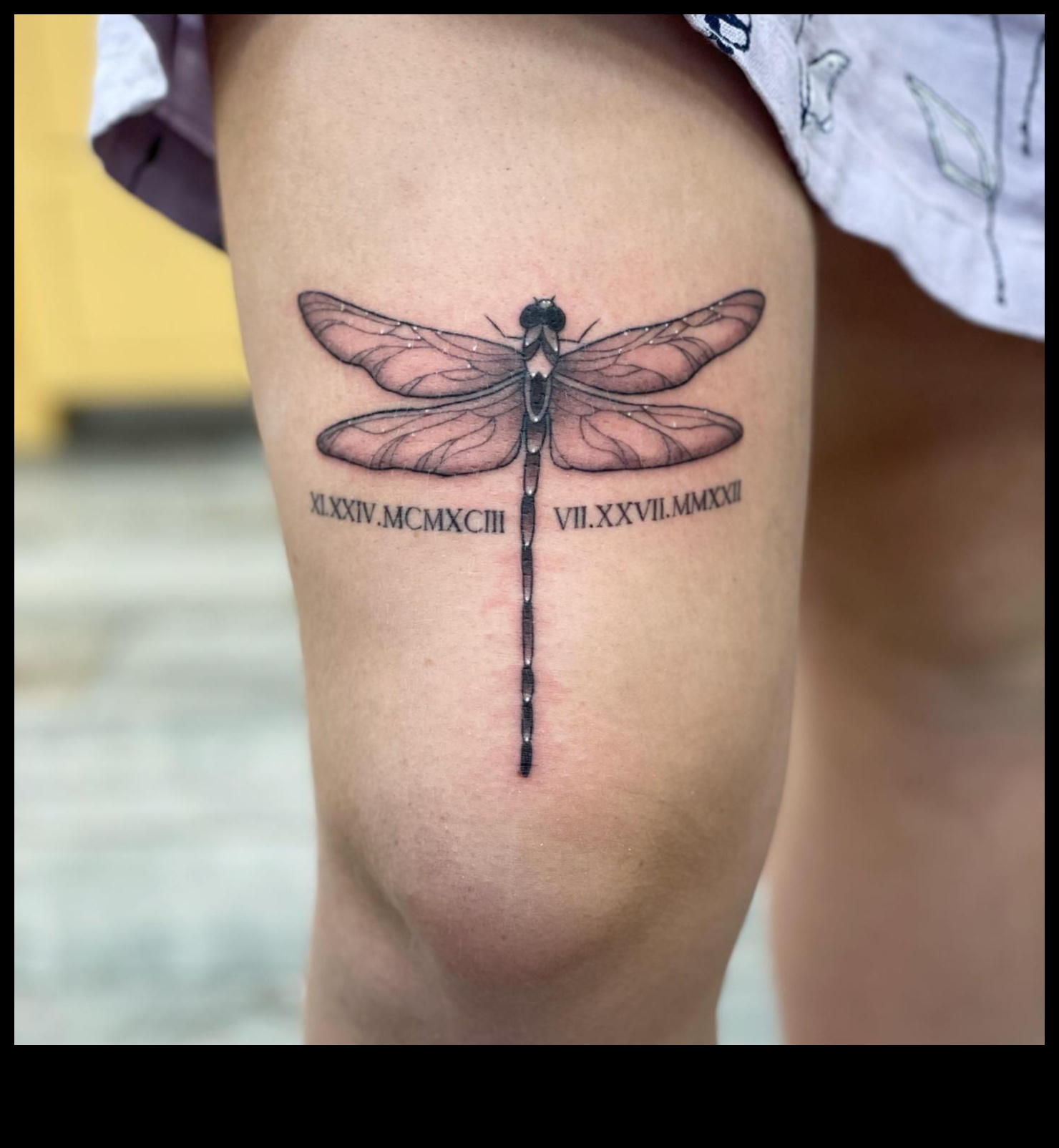 Izteiksmīgs audekls: paceliet stilu ar drosmīgiem kāju tetovējumiem