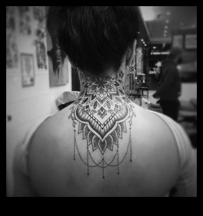 Elegance zem kakla: atklājiet muguras tetovējumu hronikas