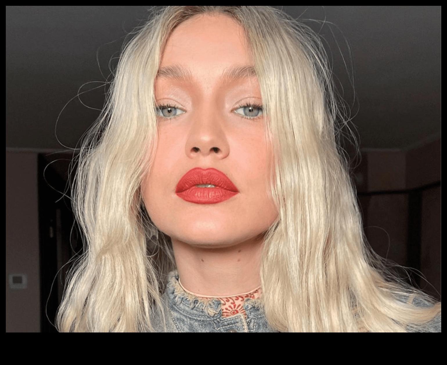 Glam Revolution aptver 2024. gadu krāšņās grima tendences 3 Glam revolūcija: glamūrīgās grima tendences