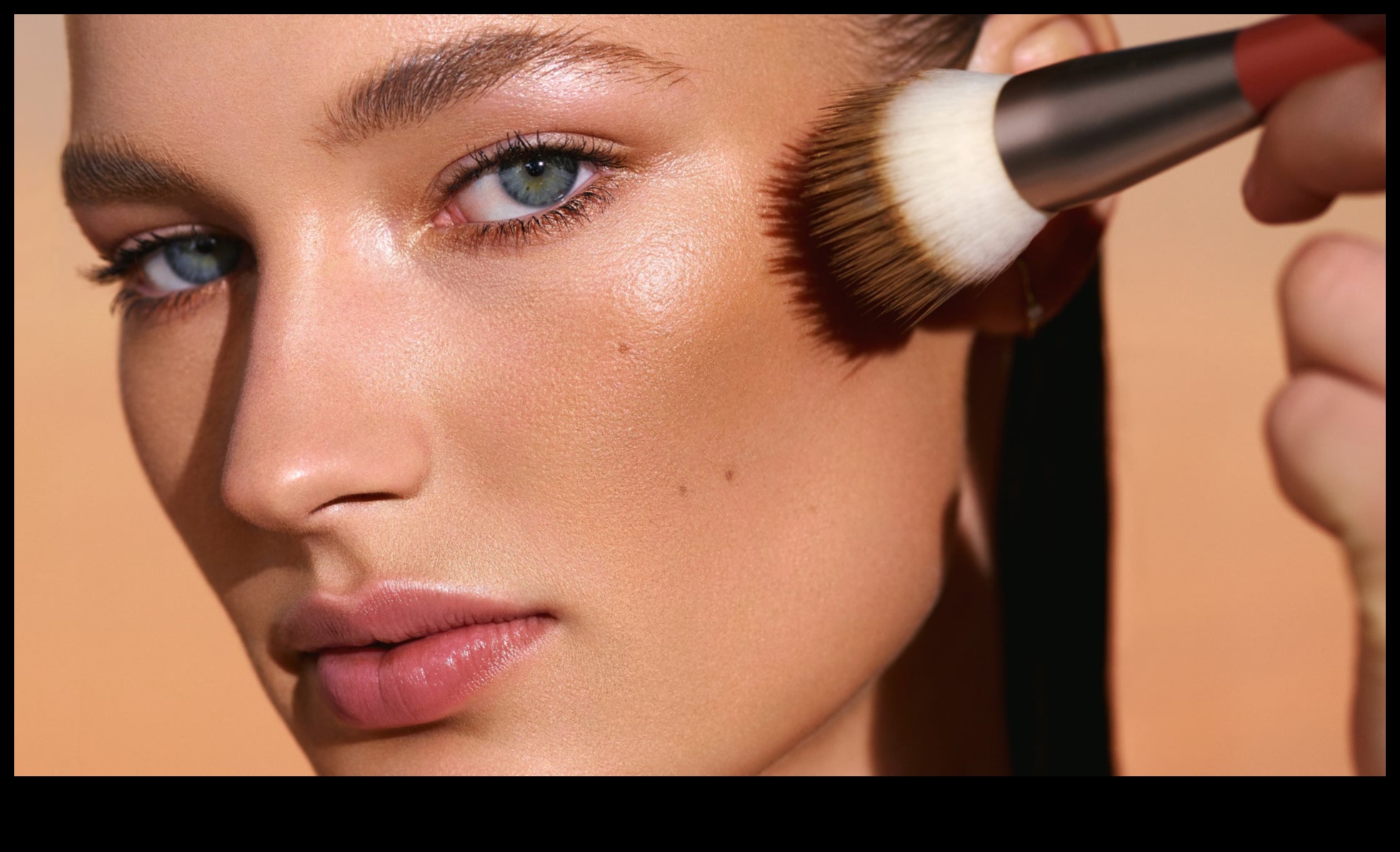 4 Bronzer and Highlighter Pairing A Guide to Enhancing Your Features for Maximum Glow4