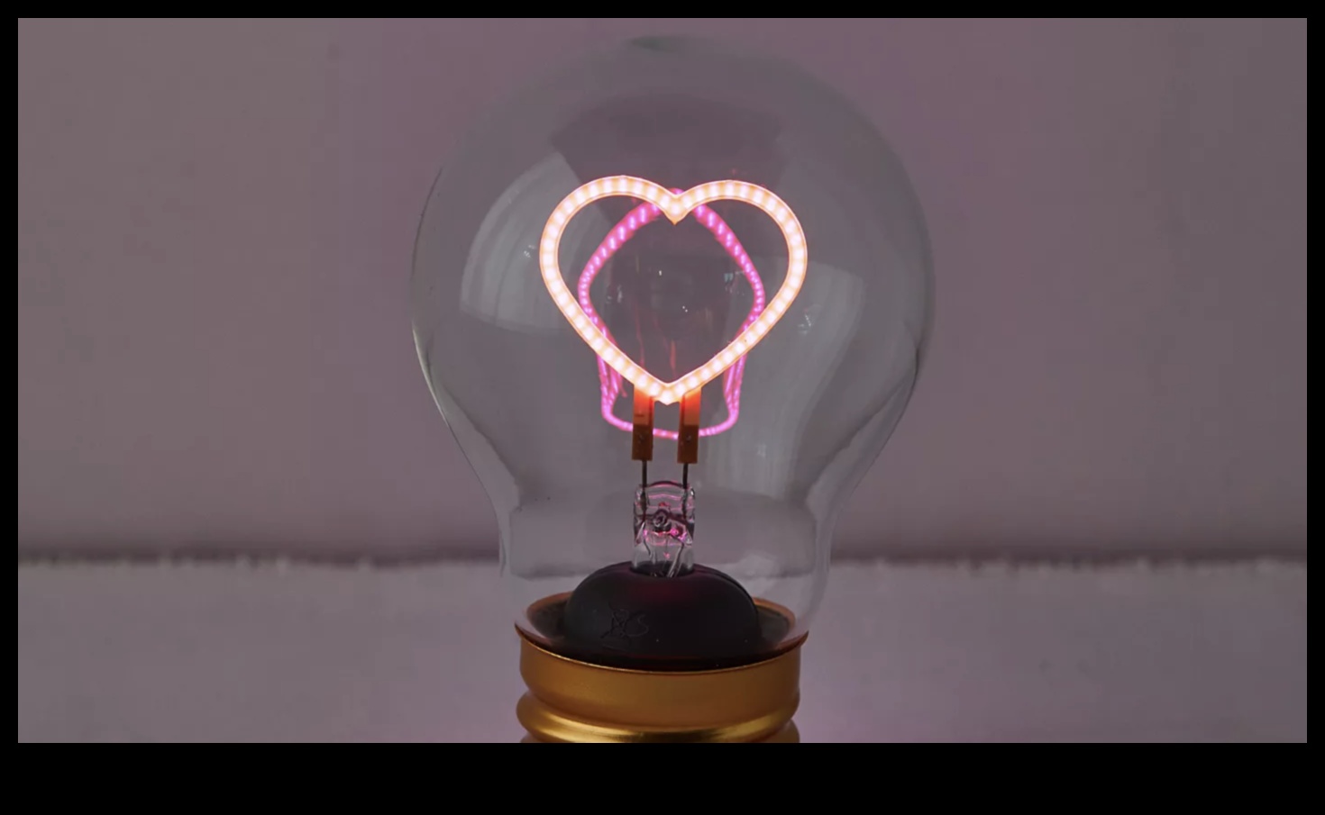 Digitālā romantika: tehniskās dāvanas savienotajam pārim Valentīna dienā