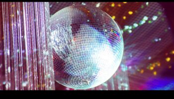 Disko balles sapņi: dejām gatavi ballīšu tērpi brīnišķīgiem vakariem