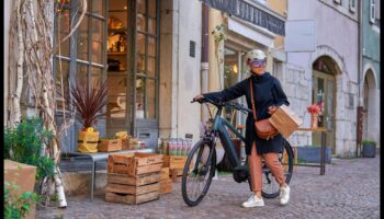 Pilsētas ainavas braucieni: pārvietošanās pilsētas telpās ar stilīgiem velosipēdiem