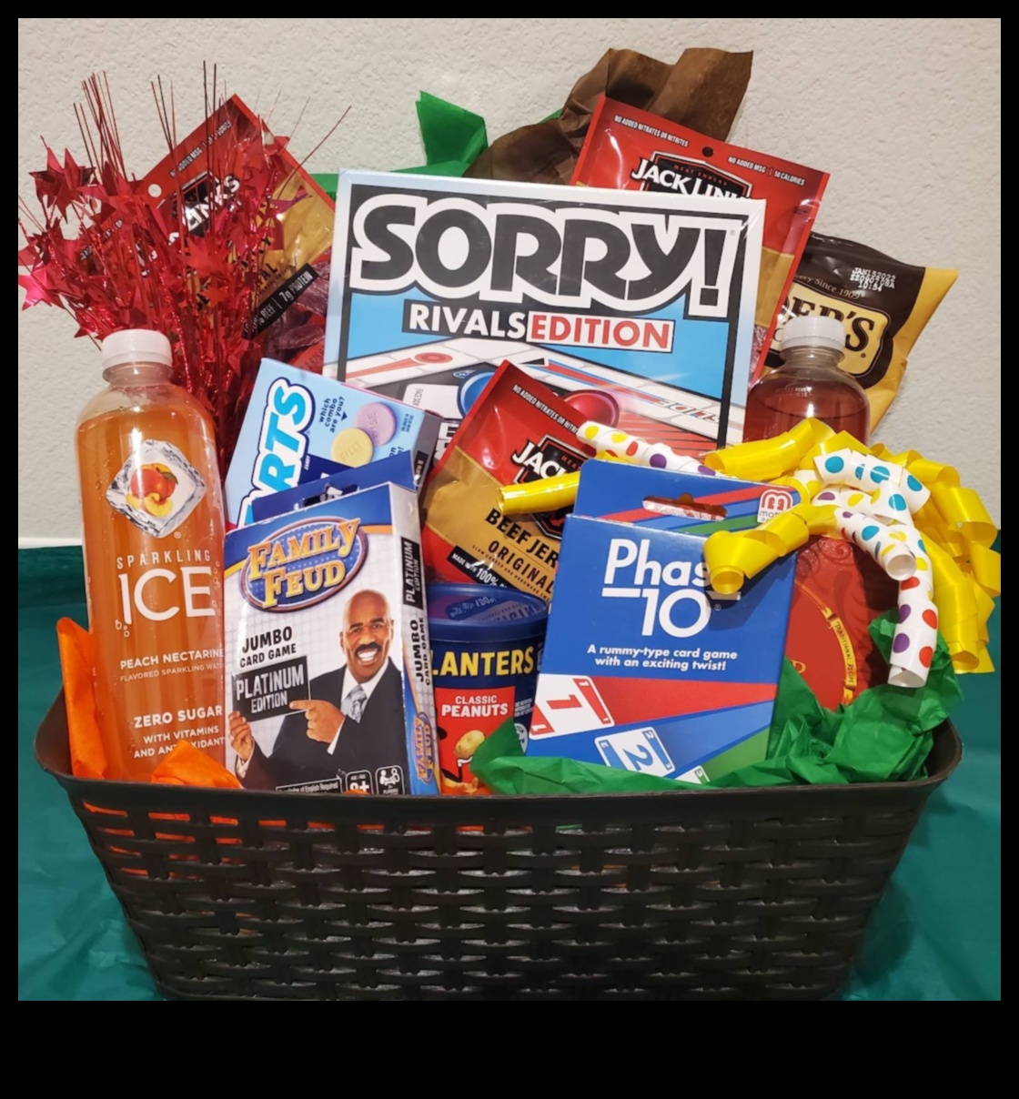 Spēle Night Glory: galda spēļu dāvanu idejas tētim, kurš spēlē